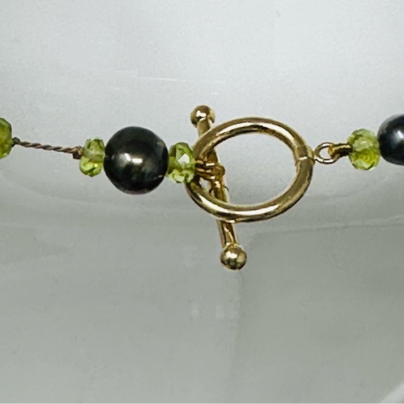 14k yellow gold  pearl and peridot necklace gorgeous - Picture 3 of 3